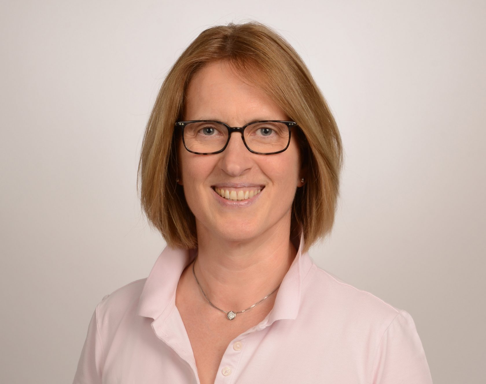 Dr. Julia Schönfelder